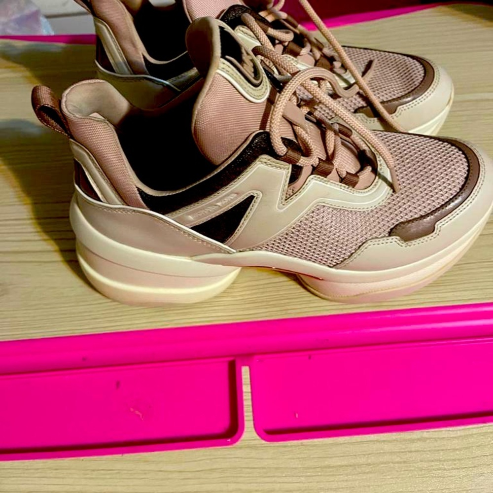 Micheal Kors Olympia trainer